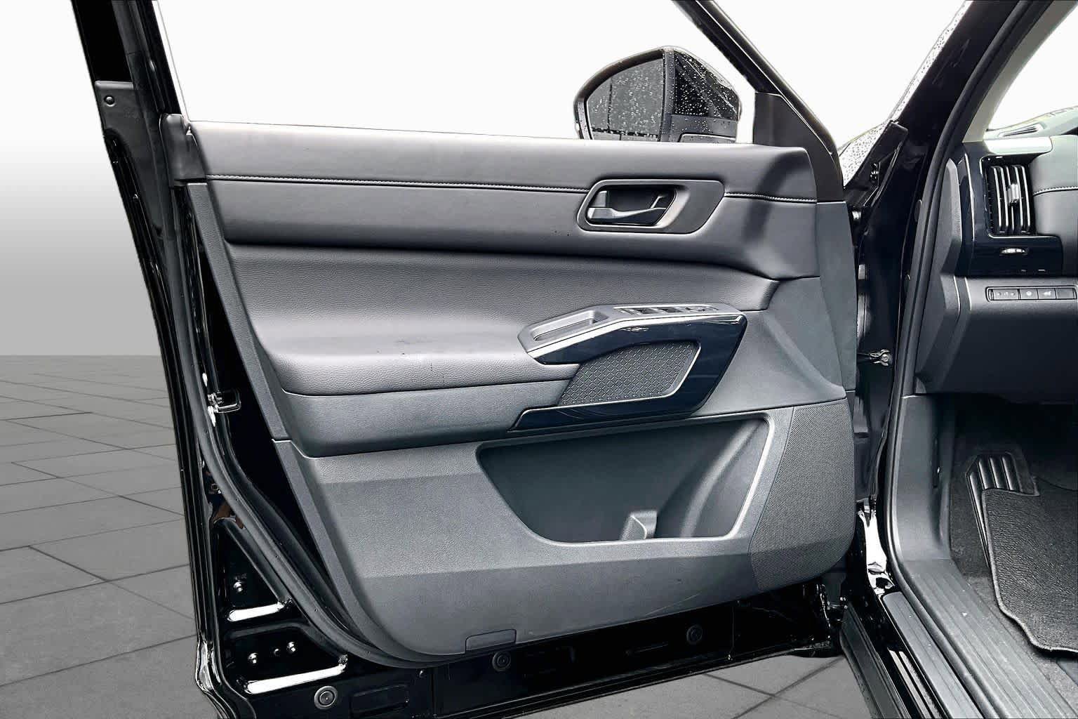 New 2026 Nissan Pathfinder SV w/ SV Premium Package FWD image 10