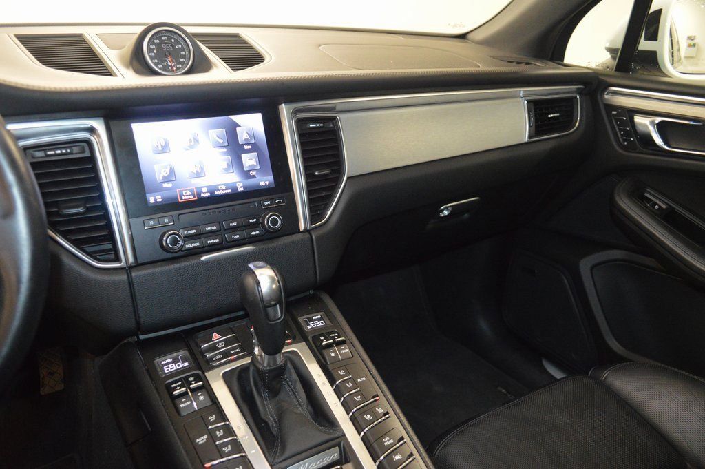 Certified 2017 Porsche Macan GTS image 24