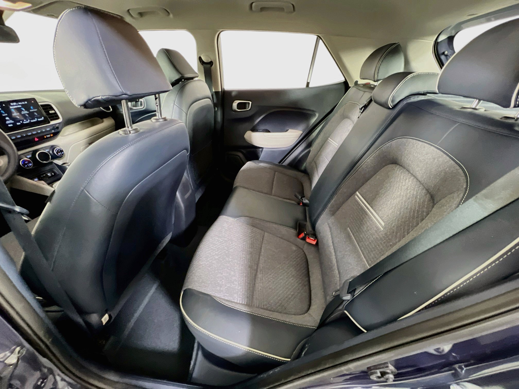 Used 2023 Hyundai Venue Limited w/ Cargo Package FWD image 24