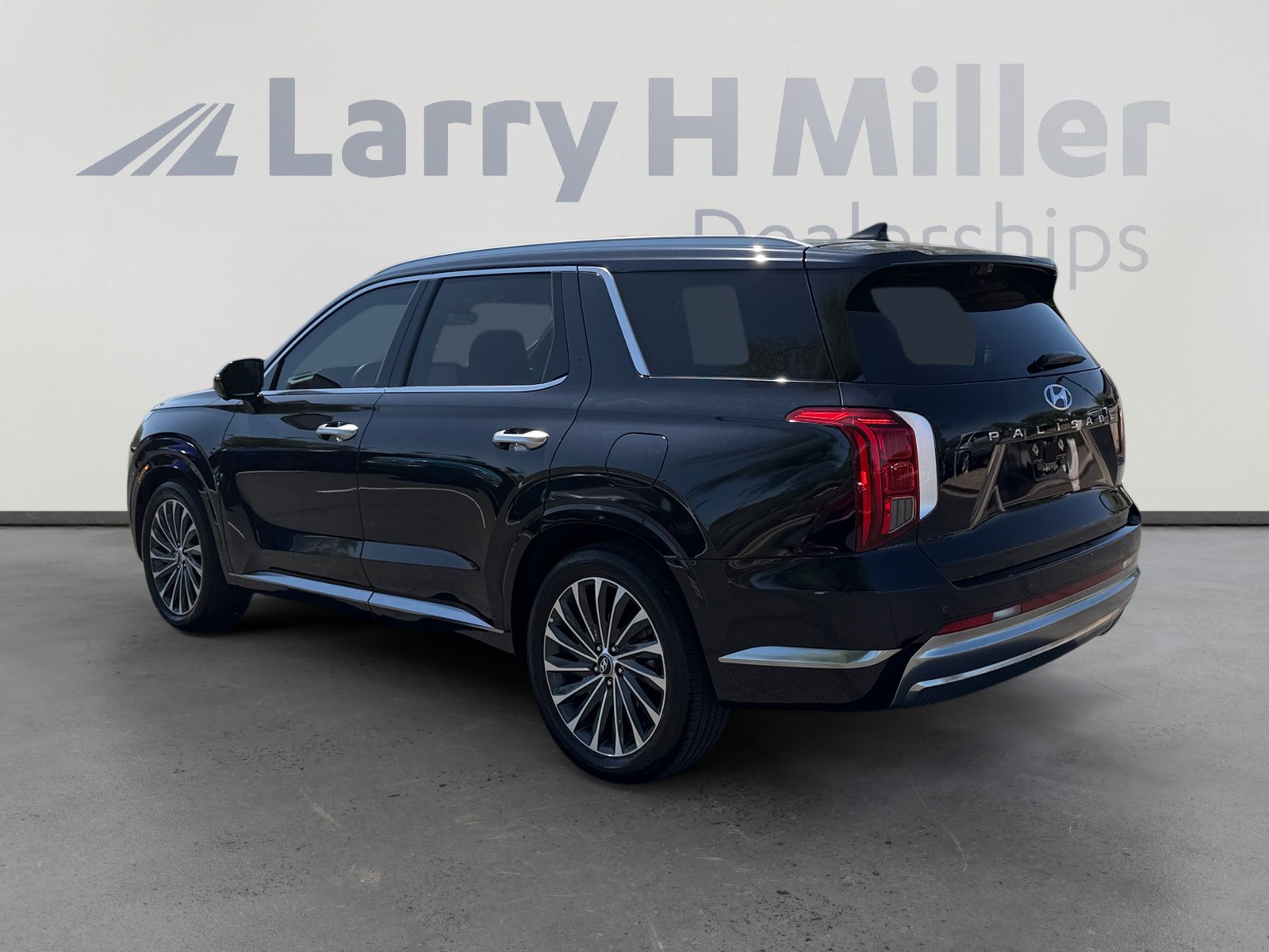 Used 2023 Hyundai Palisade Calligraphy FWD image 3