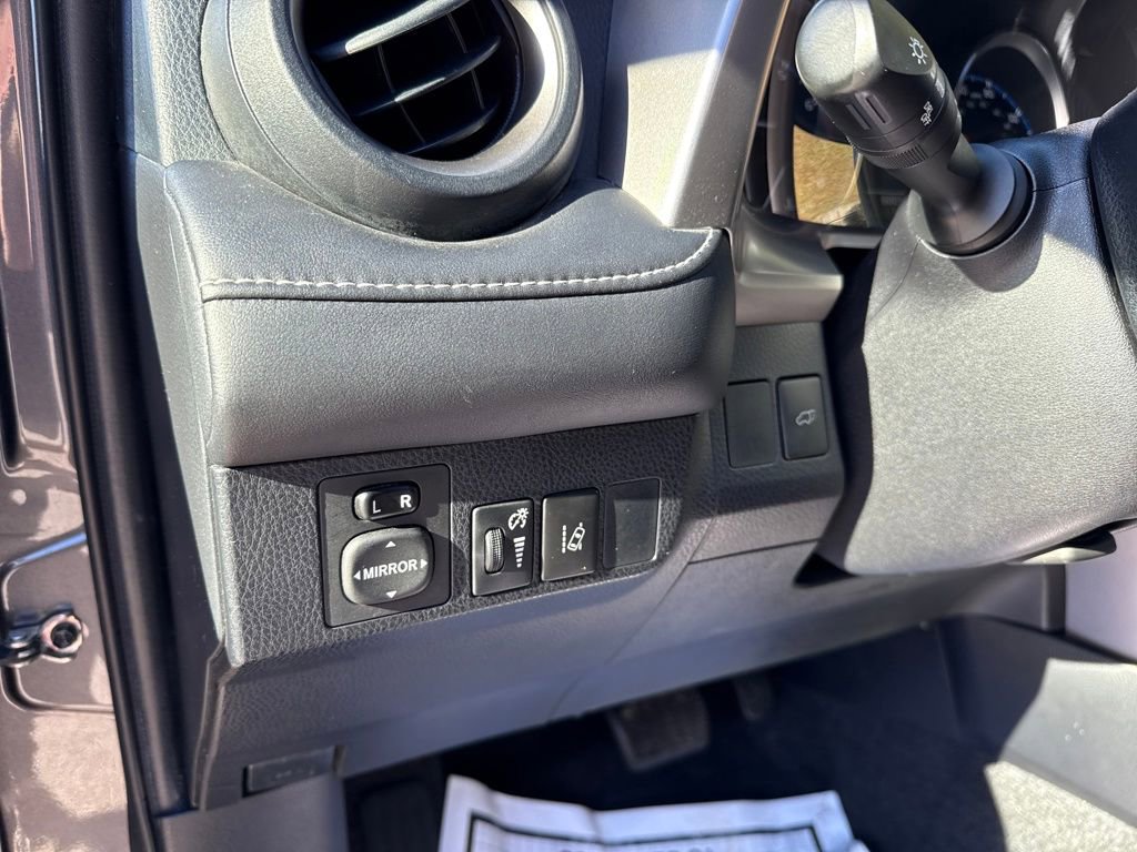 Used 2016 Toyota RAV4 Limited image 17