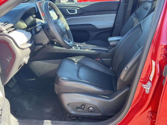 Used 2023 Jeep Compass Latitude w/ Sun and Sound Group AWD/4WD image 13
