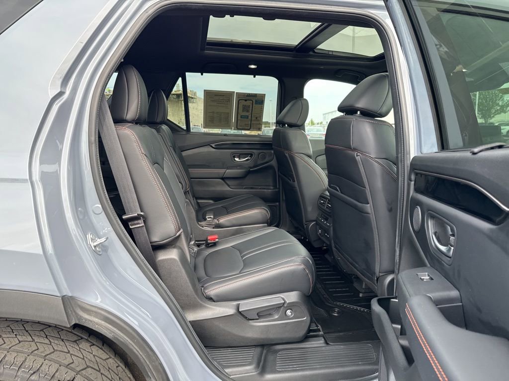 Used 2024 Honda Pilot TrailSport image 39