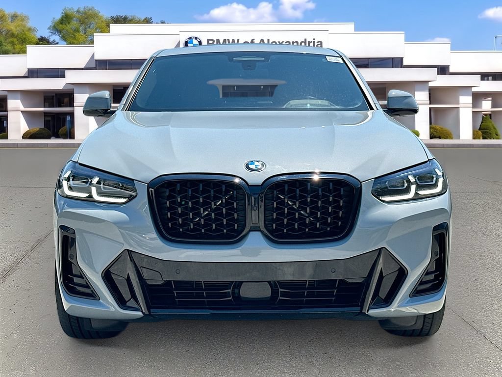 Used 2024 BMW X4 xDrive30i w/ Premium Package AWD/4WD image 2
