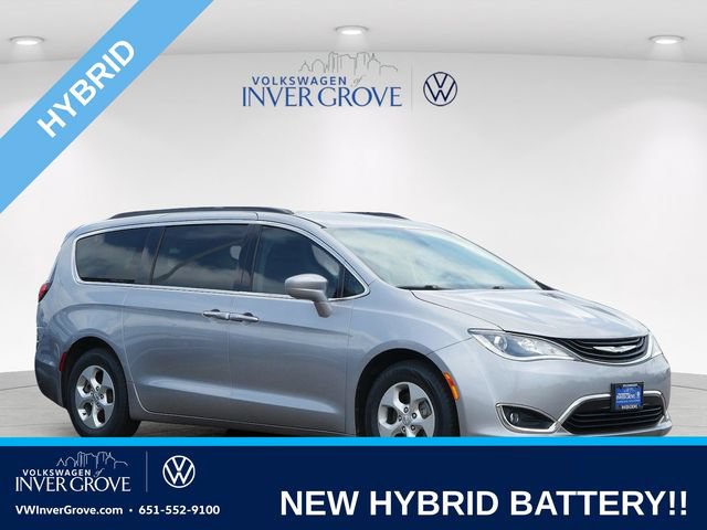 Used 2017 Chrysler Pacifica Premium FWD image 1