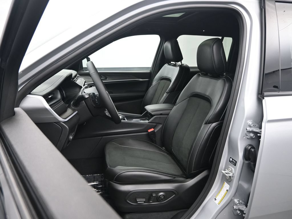 New 2026 Jeep Grand Cherokee Altitude AWD/4WD image 25