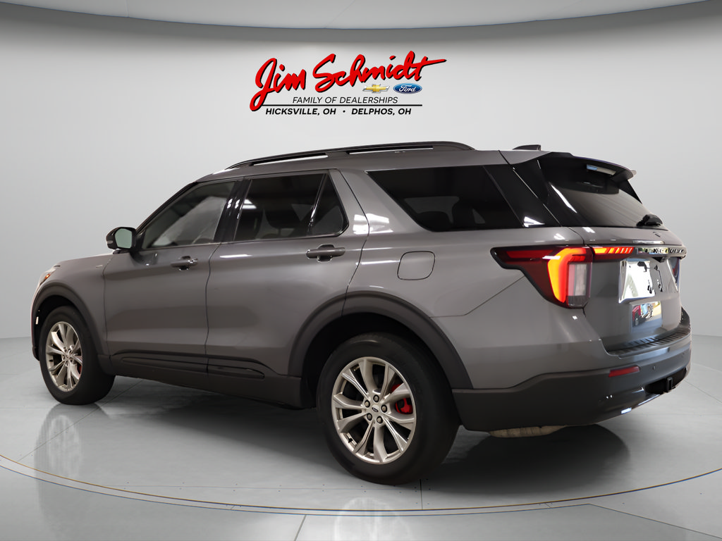 Used 2025 Ford Explorer ST-Line w/ ST-Line Street Pack AWD/4WD image 4