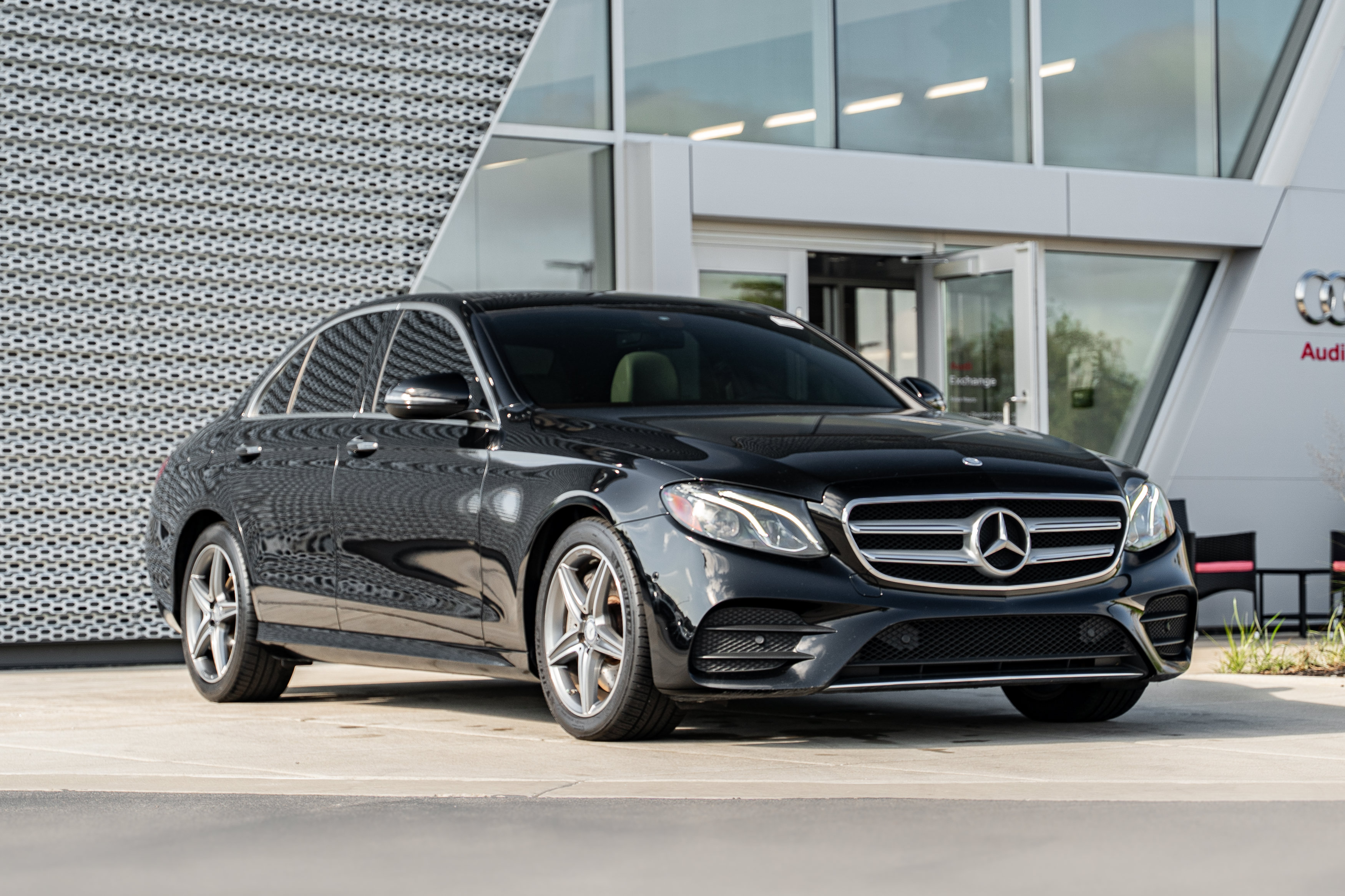 Used 2017 Mercedes-Benz E 300 image 1