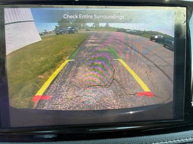 Used 2022 Chrysler Pacifica Touring-L FWD image 5