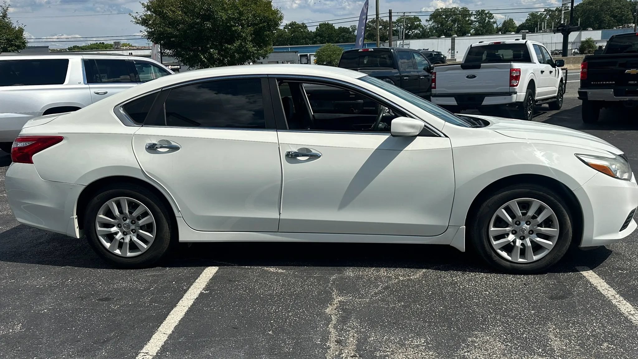 Used 2017 Nissan Altima 2.5 S w/ Power Driver Seat Package FWD image 4