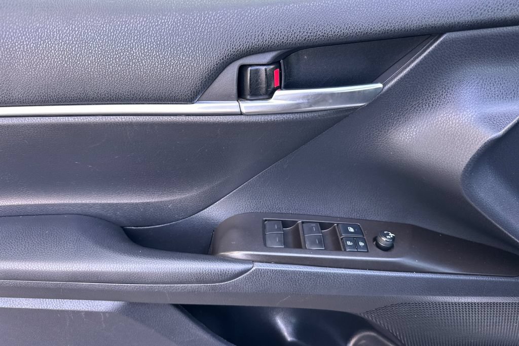 Used 2021 Toyota Camry SE FWD image 10