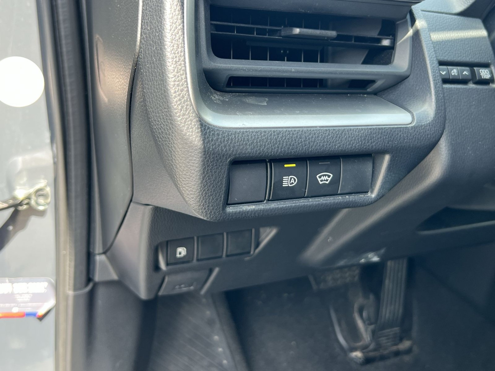 Used 2025 Toyota Prius LE FWD image 31