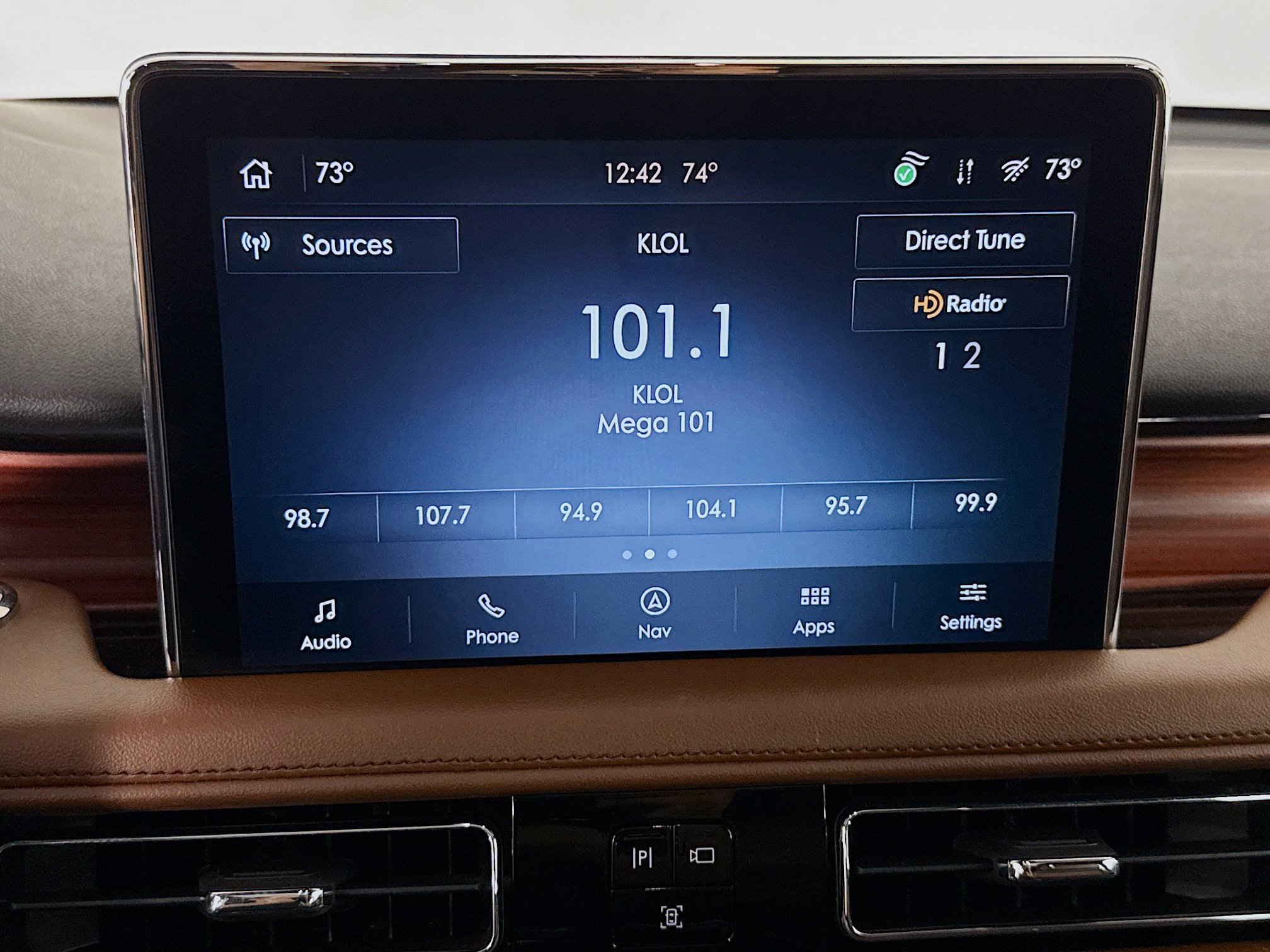 Used 2023 Lincoln Aviator Grand Touring w/ Equipment Group 301A AWD/4WD image 16