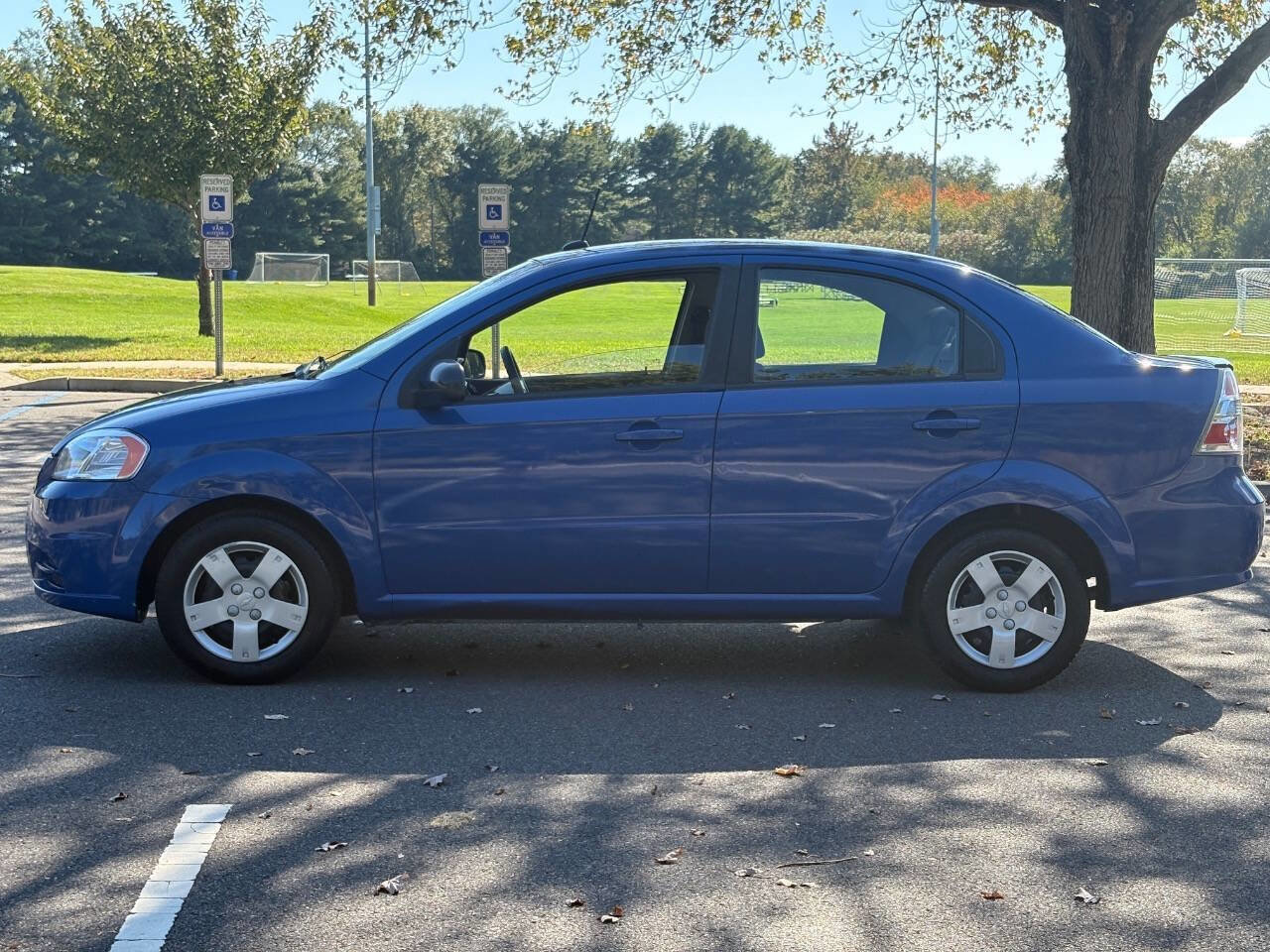 Used 2009 Chevrolet Aveo LT w/ Power and Convenience Package image 8