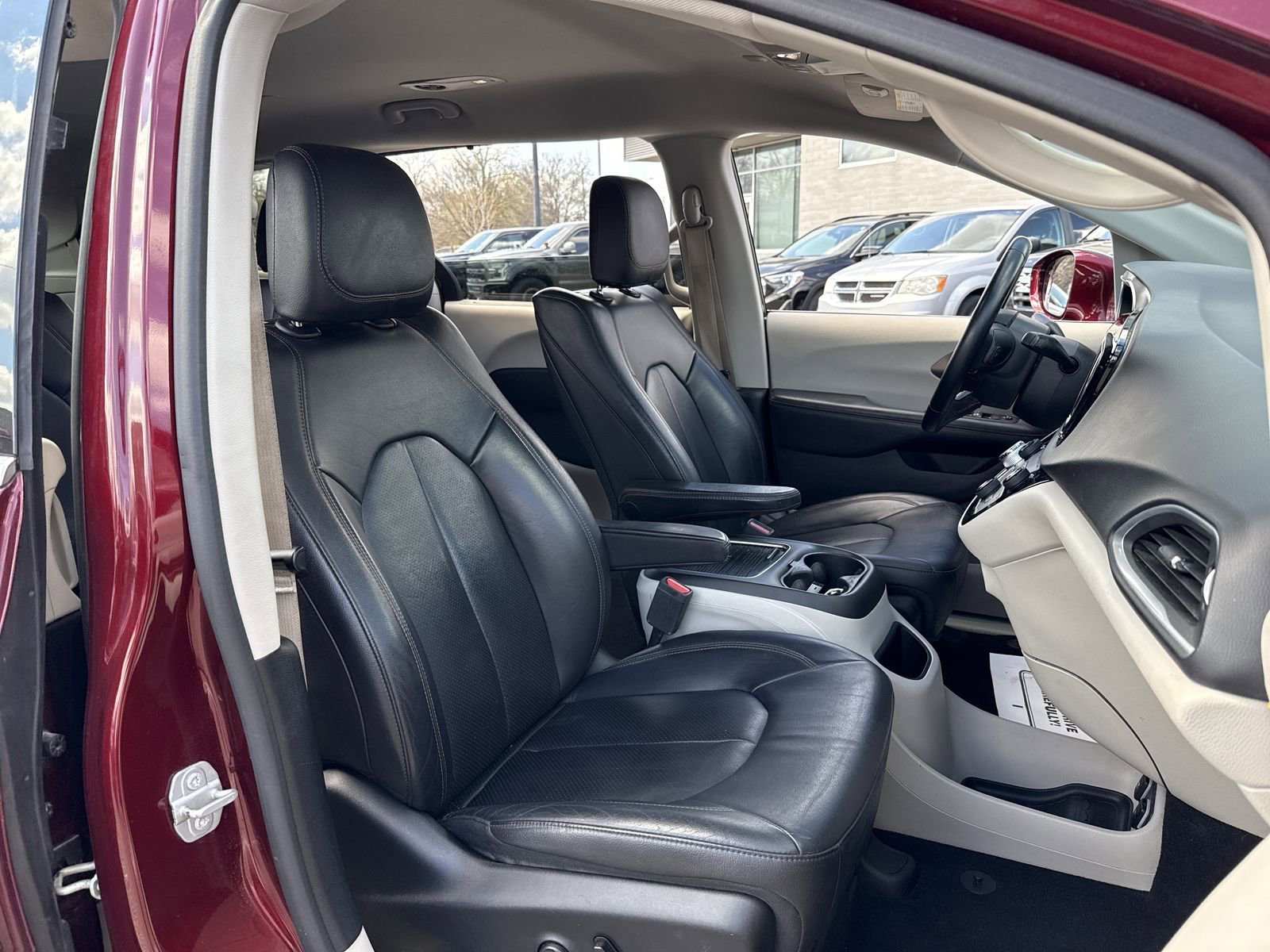 Used 2018 Chrysler Pacifica Touring-L Plus w/ Tire & Wheel Group image 28