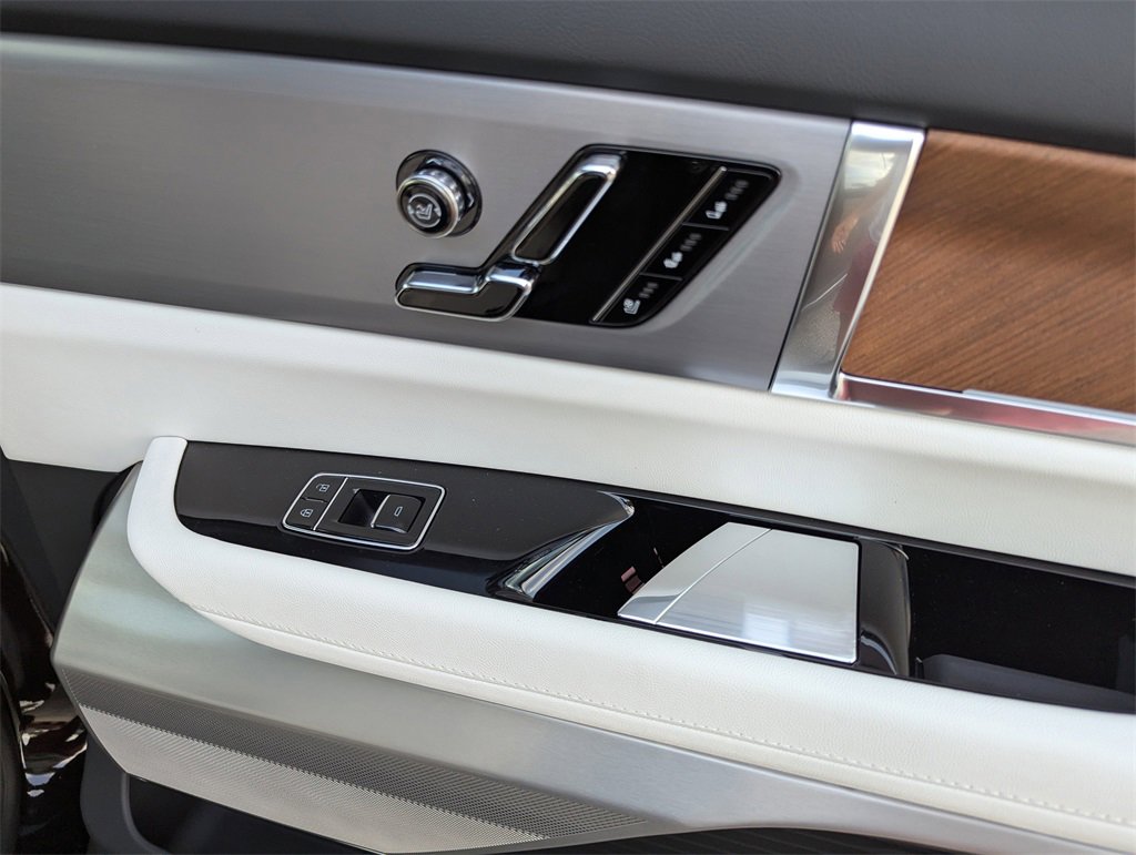 New 2026 Cadillac Vistiq Sport image 40