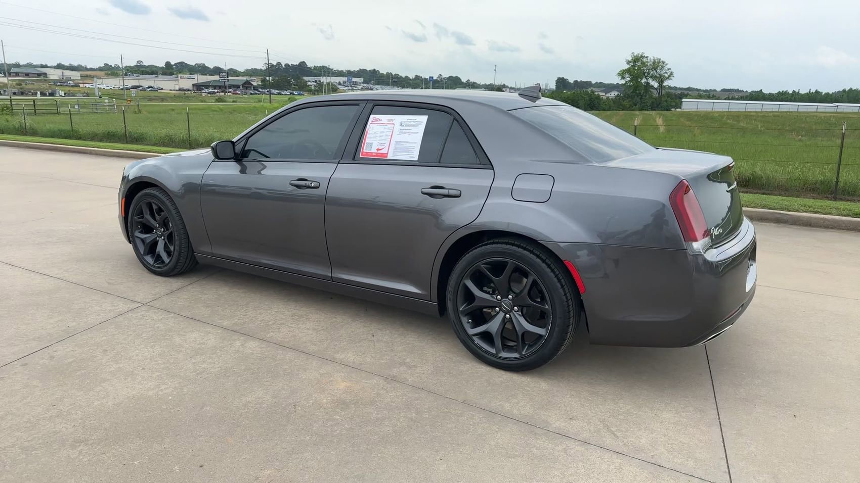 Used 2022 Chrysler 300 Touring w/ Sport Appearance Package RWD image 7