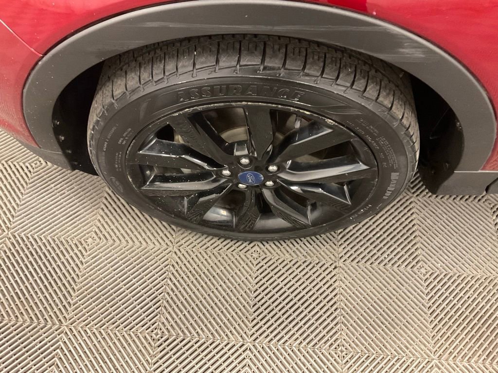 Used 2017 Ford Escape Titanium image 9