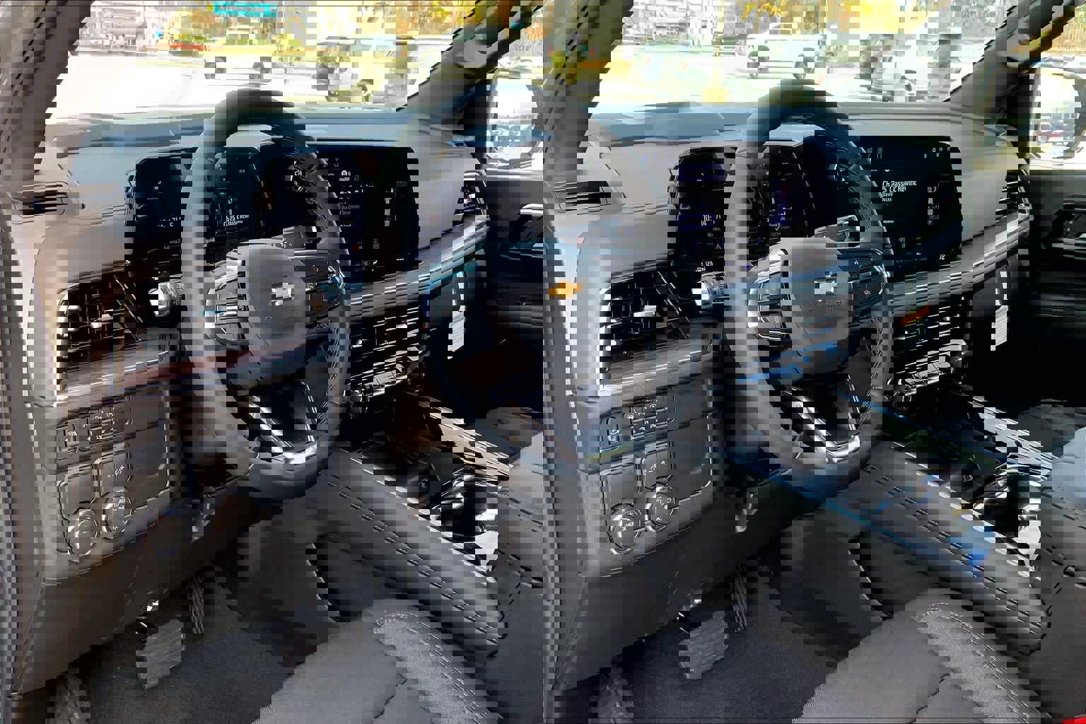 Used 2026 Chevrolet Suburban LS image 18