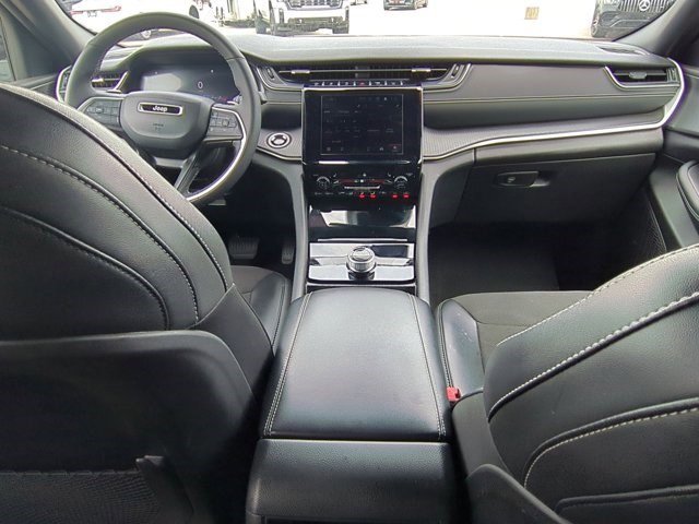 Used 2024 Jeep Grand Cherokee Altitude image 20