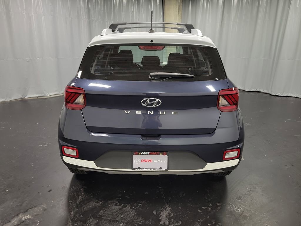 Used 2023 Hyundai Venue Limited image 7