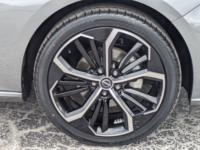 Used 2024 Nissan Altima 2.5 SR FWD image 11