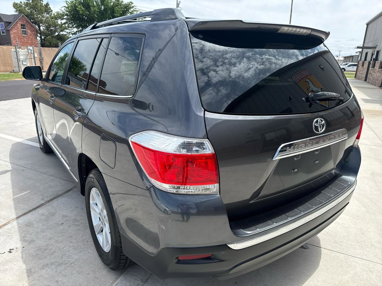 Used 2012 Toyota Highlander SE FWD image 15