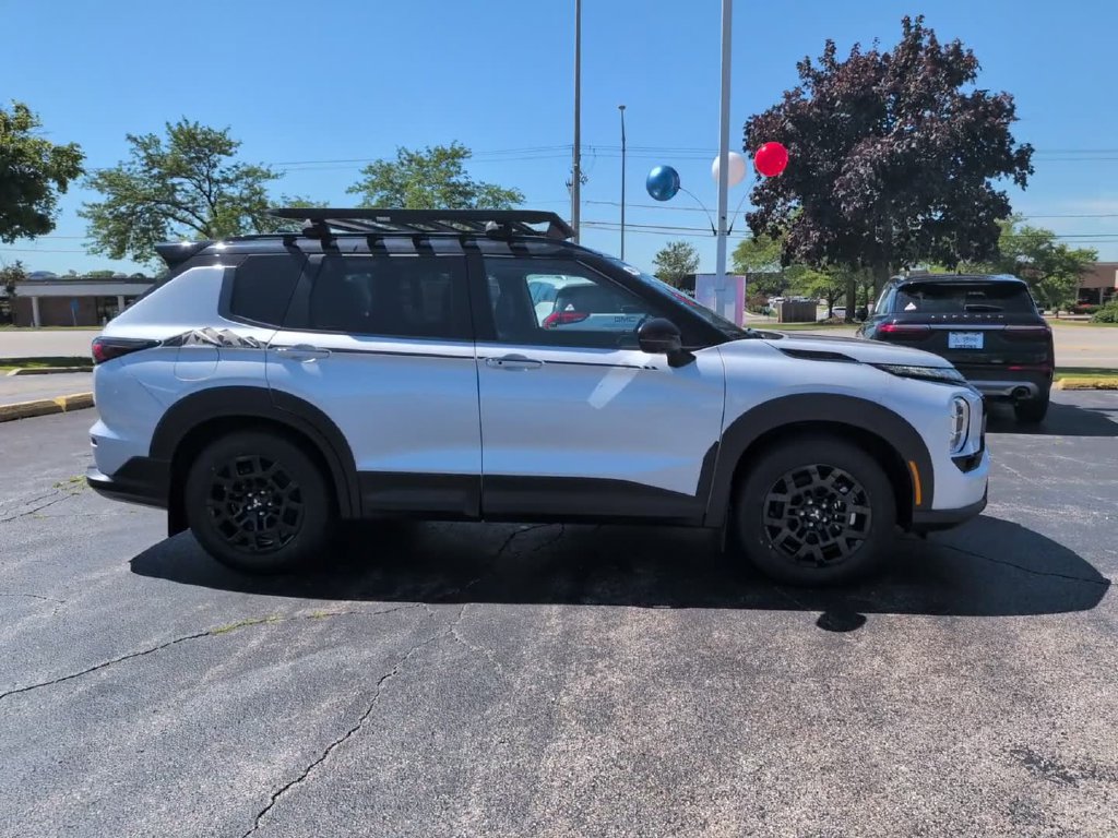 New 2026 Mitsubishi Outlander AWD image 3