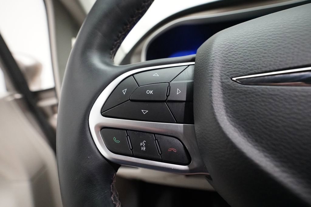 Used 2018 Chrysler Pacifica Touring-L w/ Premium Audio Group image 19