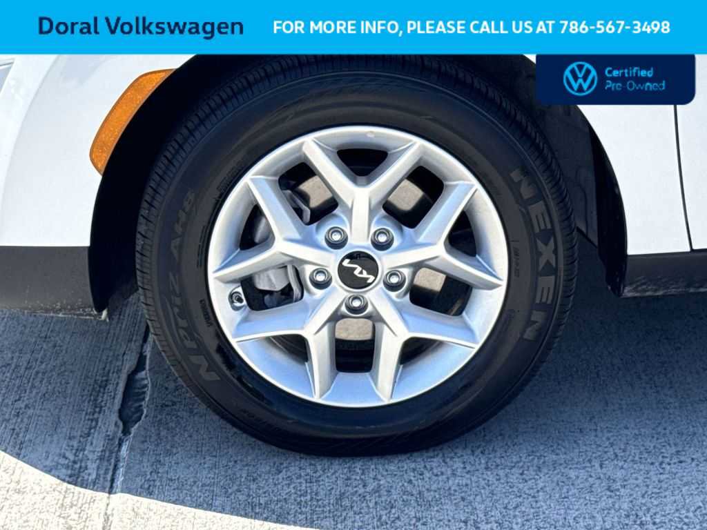 Used 2025 Kia Soul LX FWD image 11