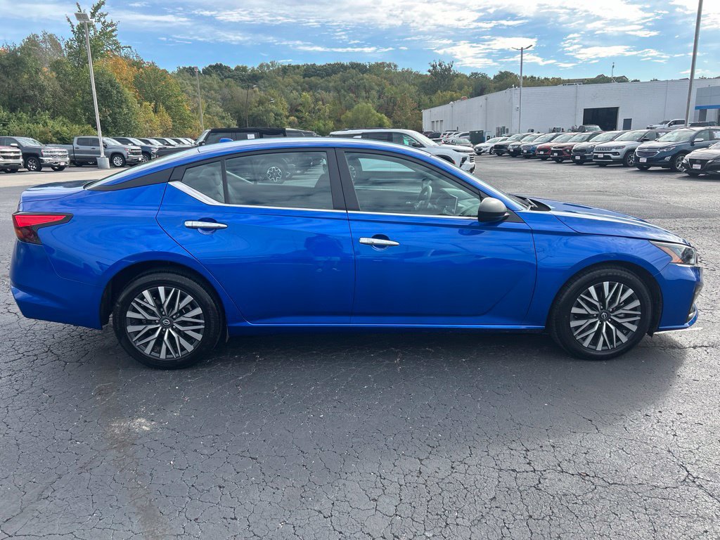 Used 2025 Nissan Altima 2.5 SV FWD image 4