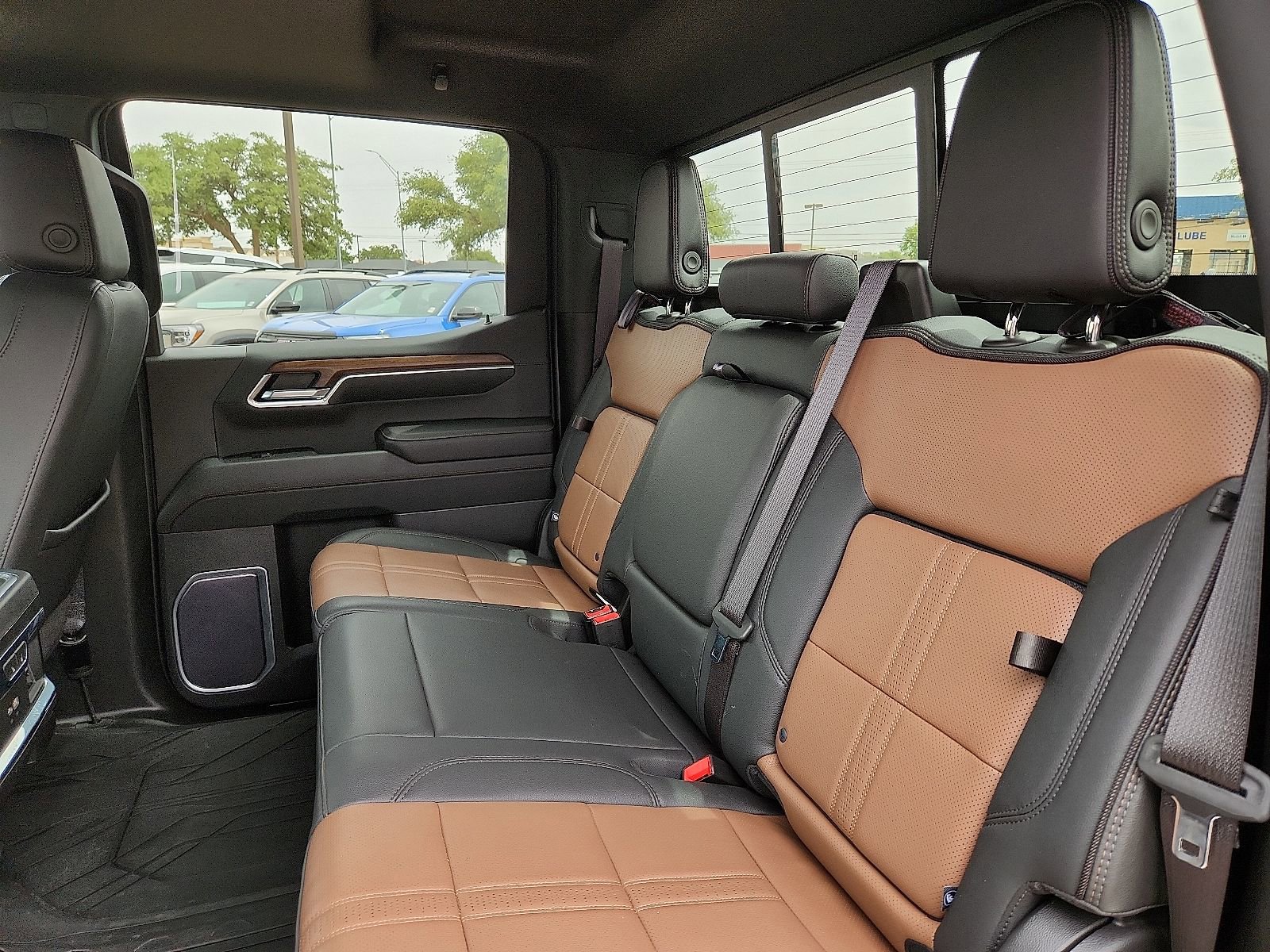 Used 2023 Chevrolet Silverado 1500 High Country w/ High Country Premium Package AWD/4WD image 11