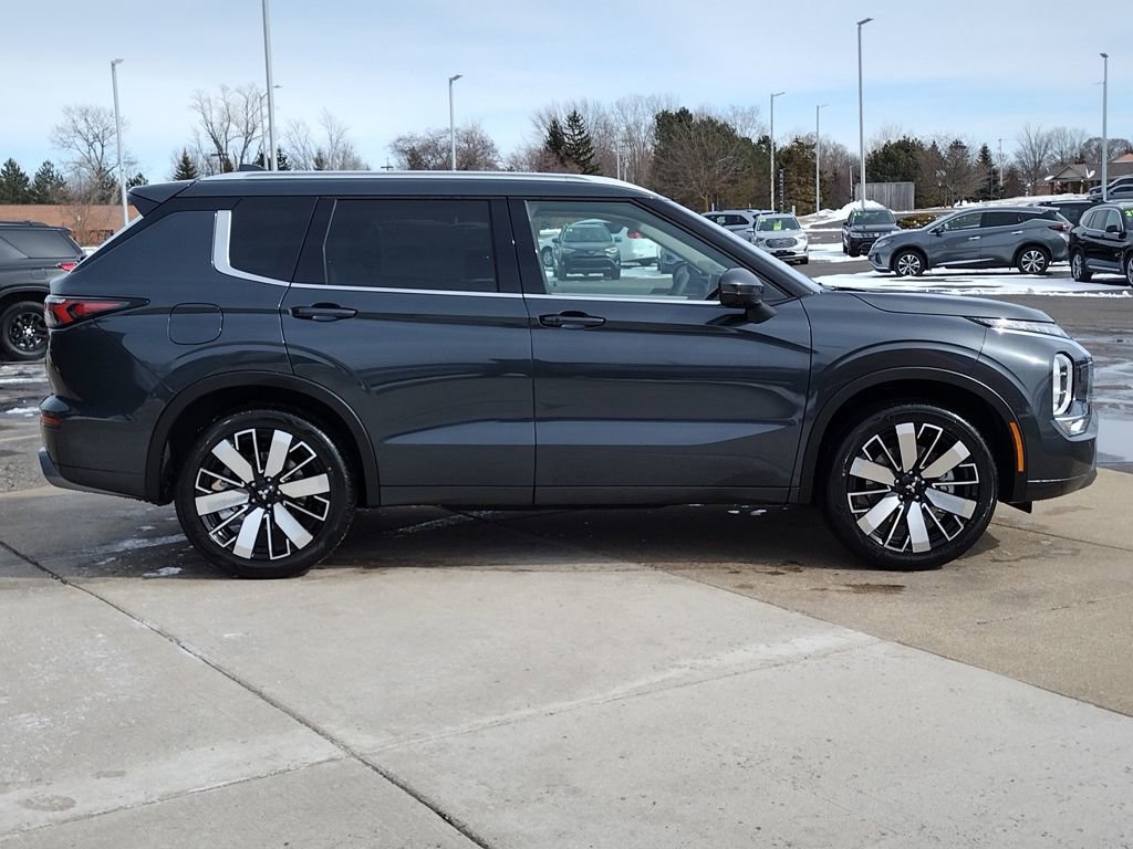 New 2026 Mitsubishi Outlander SEL image 15
