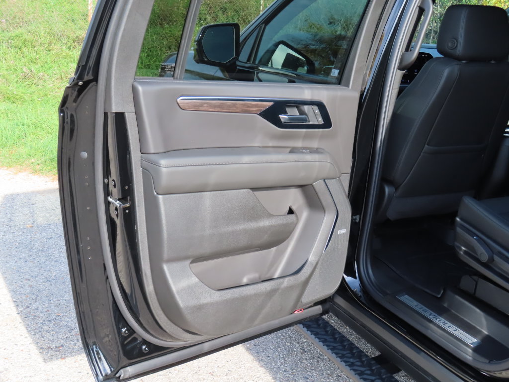 New 2027 Chevrolet Suburban Z71 w/ Z71 Off-Road Package AWD/4WD image 25