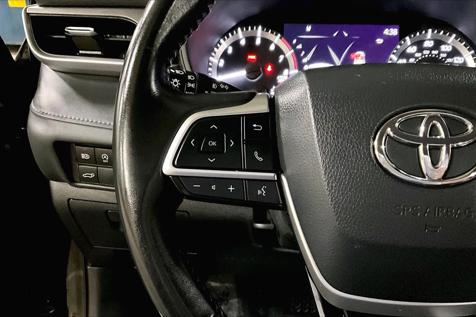 Used 2023 Toyota Highlander LE AWD/4WD image 24