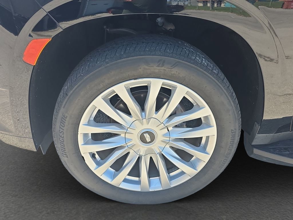 Used 2023 Cadillac Escalade ESV Luxury AWD/4WD image 4