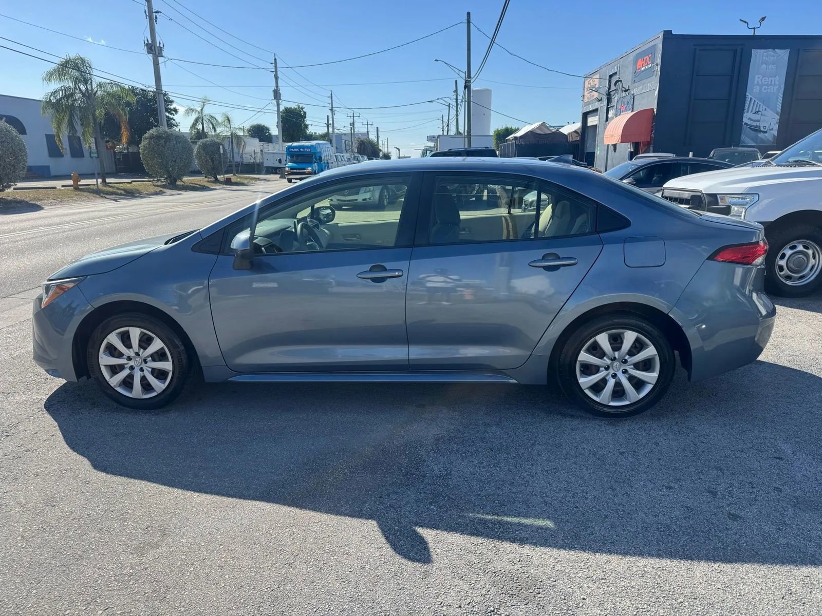 Used 2020 Toyota Corolla LE image 2