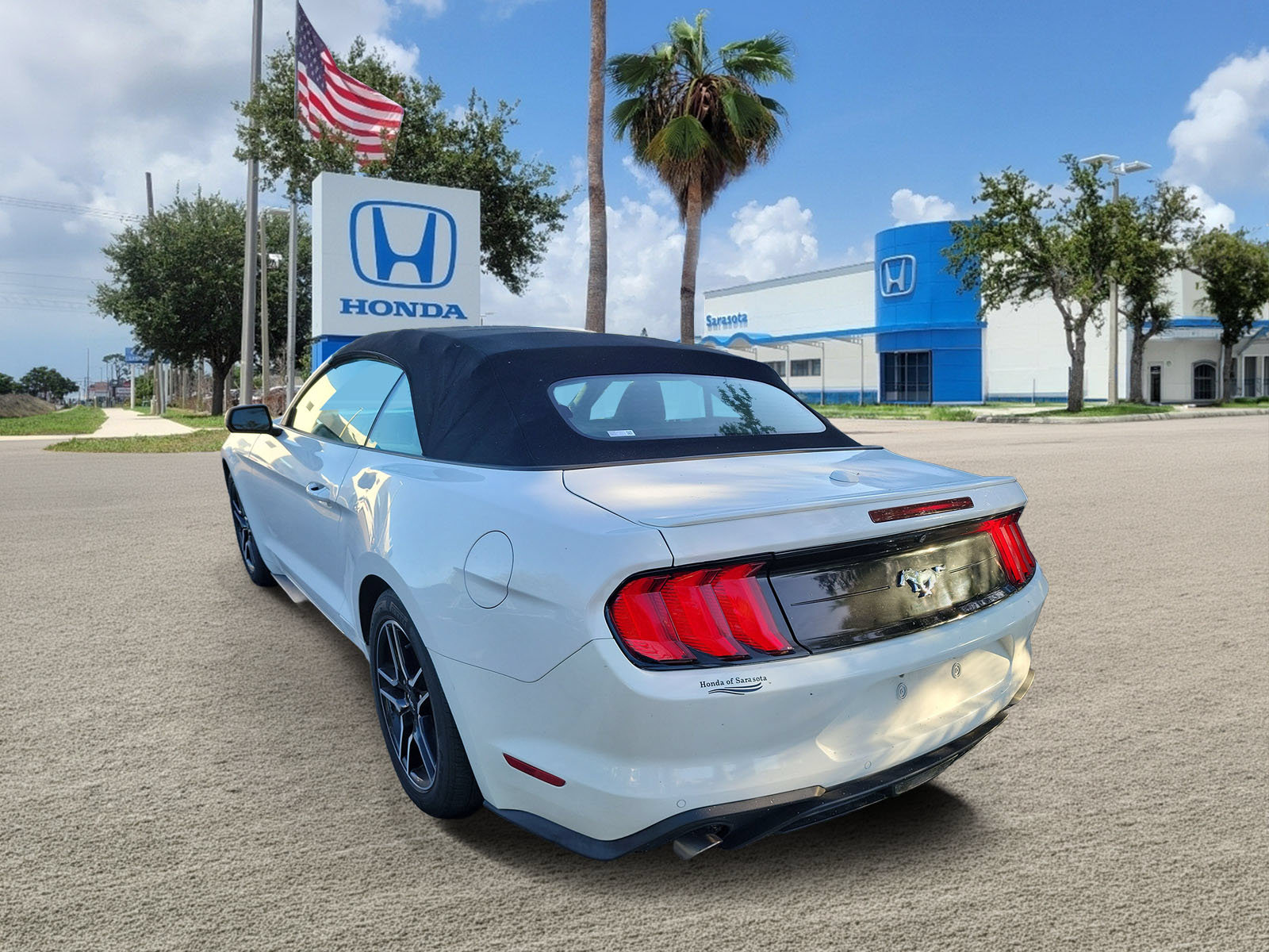 Used 2021 Ford Mustang Premium RWD image 5