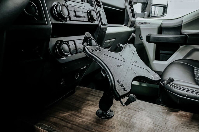 Used 2022 Ford F550 4x4 Crew Cab Super Duty w/ Power Equipment Group image 45