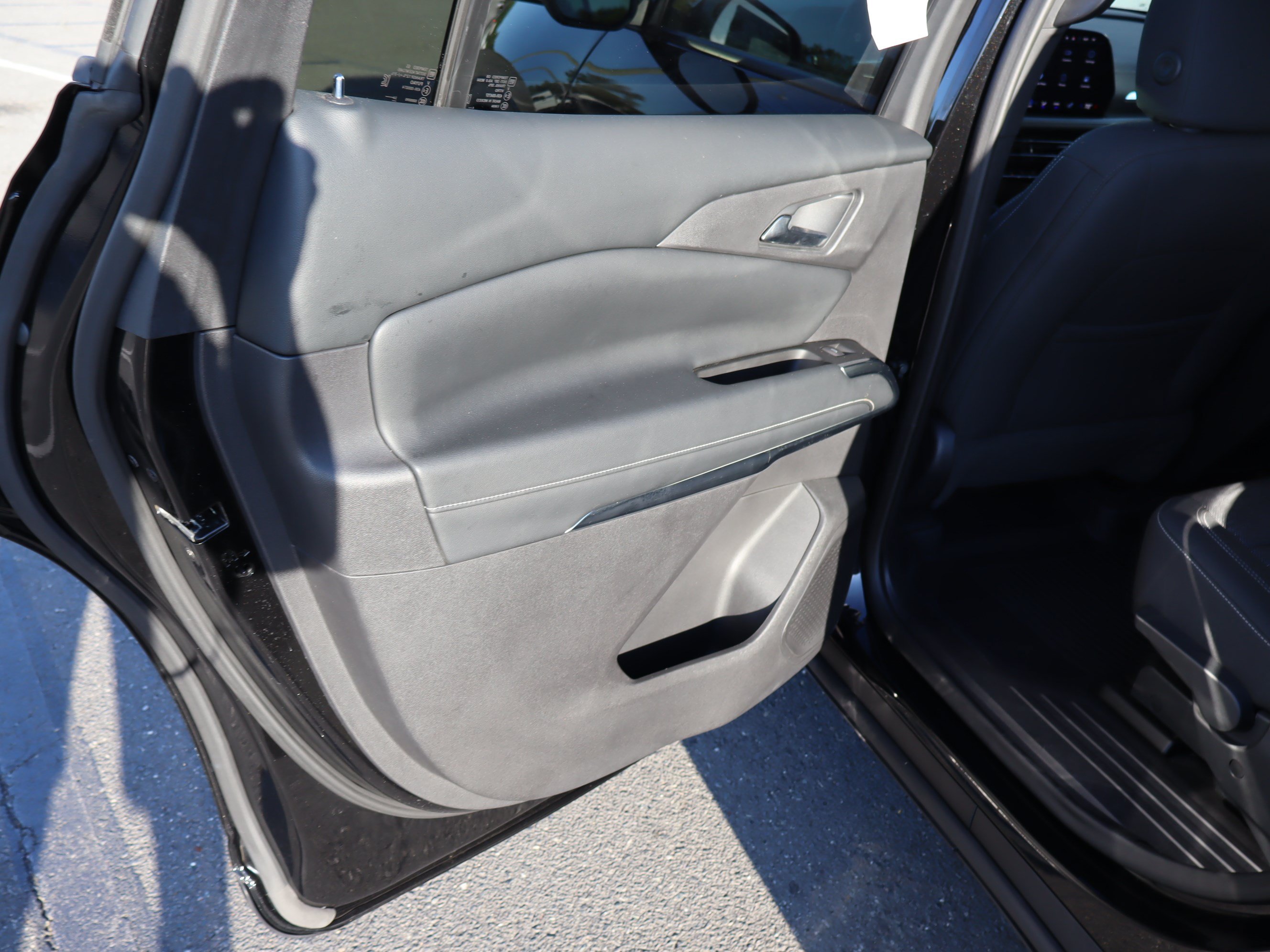 Used 2025 Chevrolet Traverse LT AWD/4WD image 30