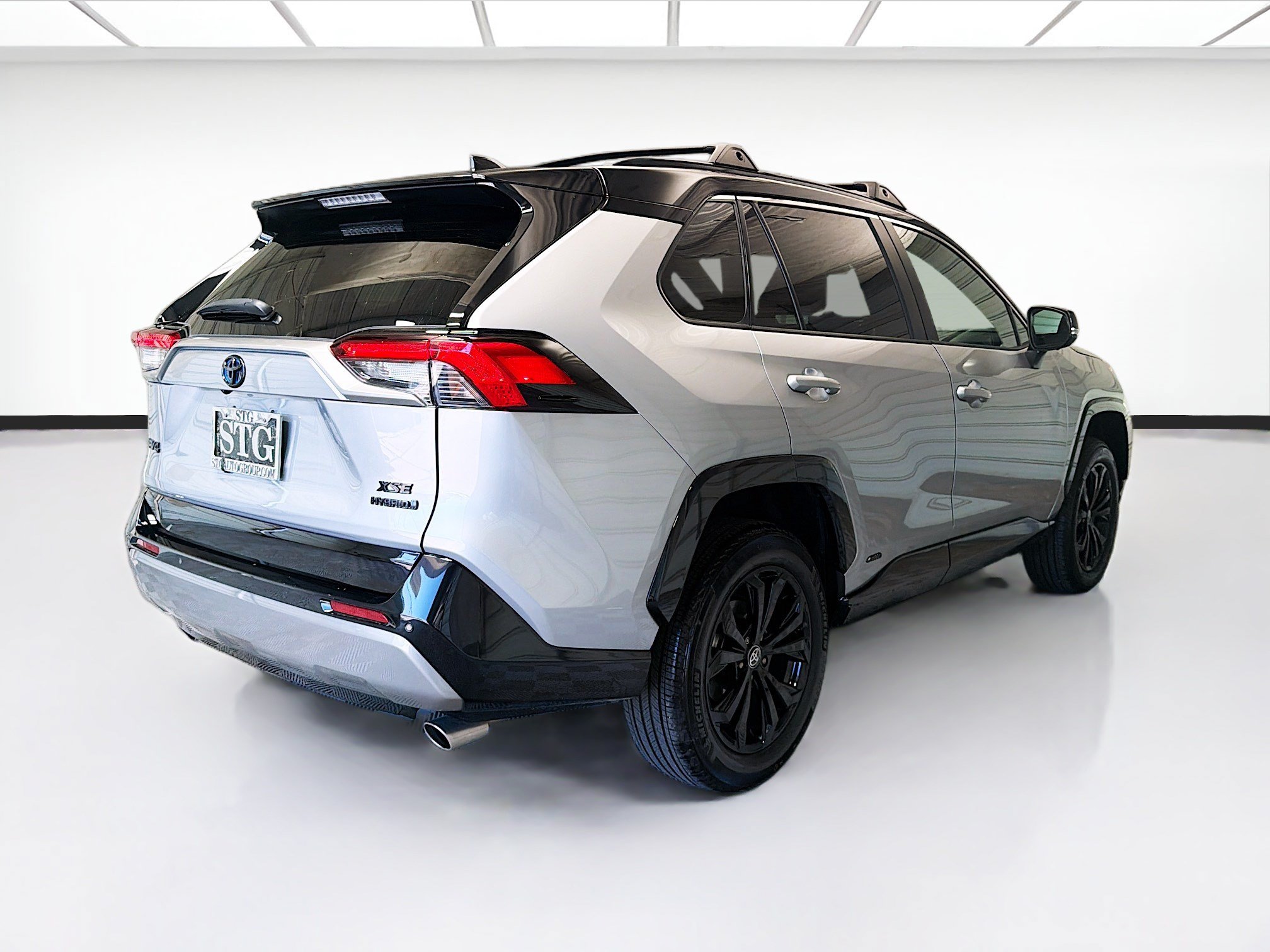 Used 2024 Toyota RAV4 XSE w/ Advanced Technology Package AWD/4WD image 4