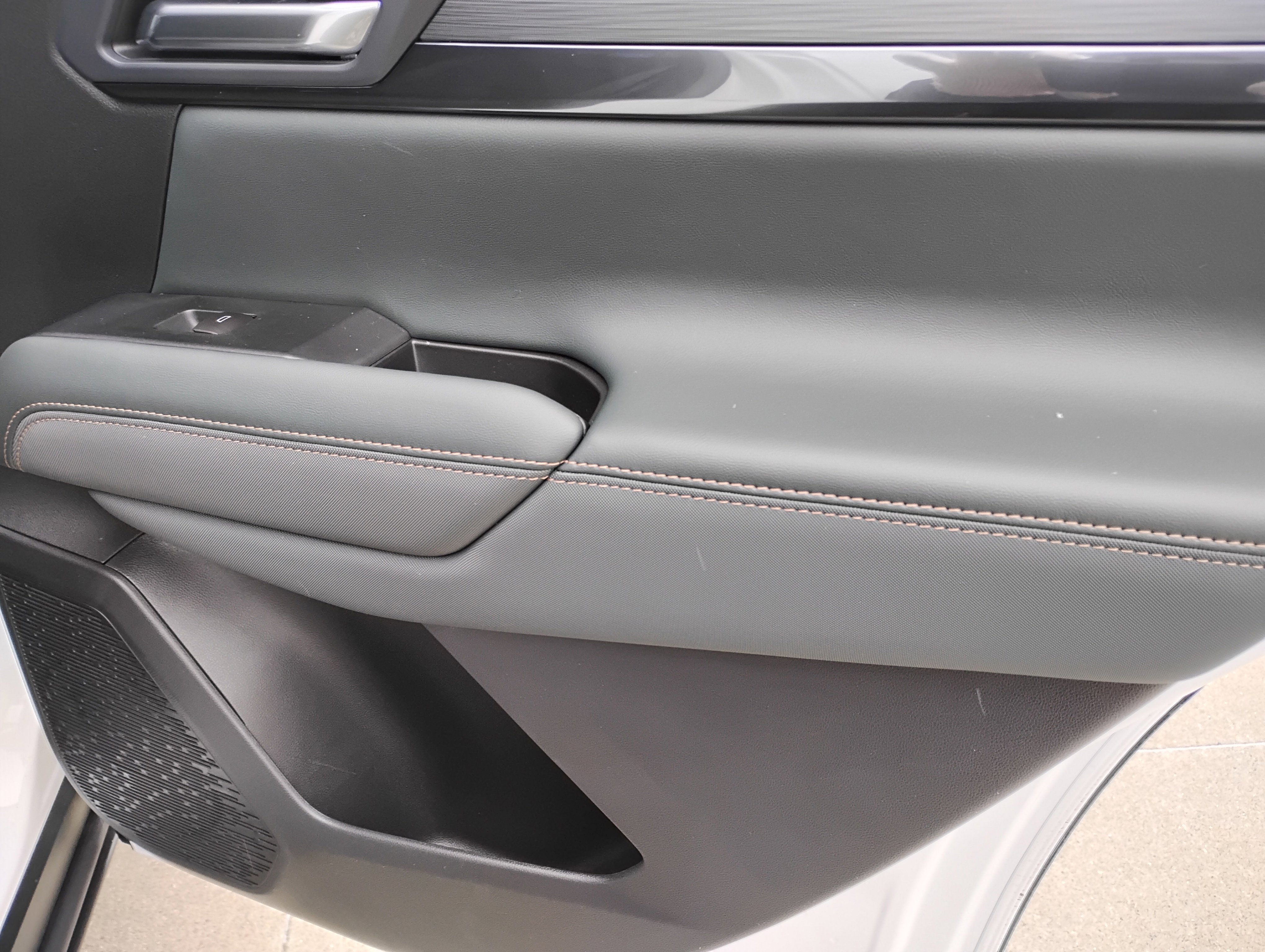 New 2026 GMC Terrain AT4 w/ LPO, Black Badging Package image 21