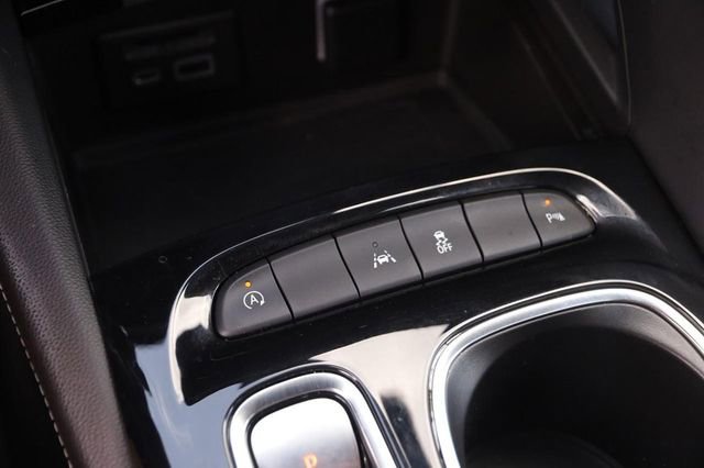 Used 2022 Buick Envision Essence w/ Technology Package I FWD image 22
