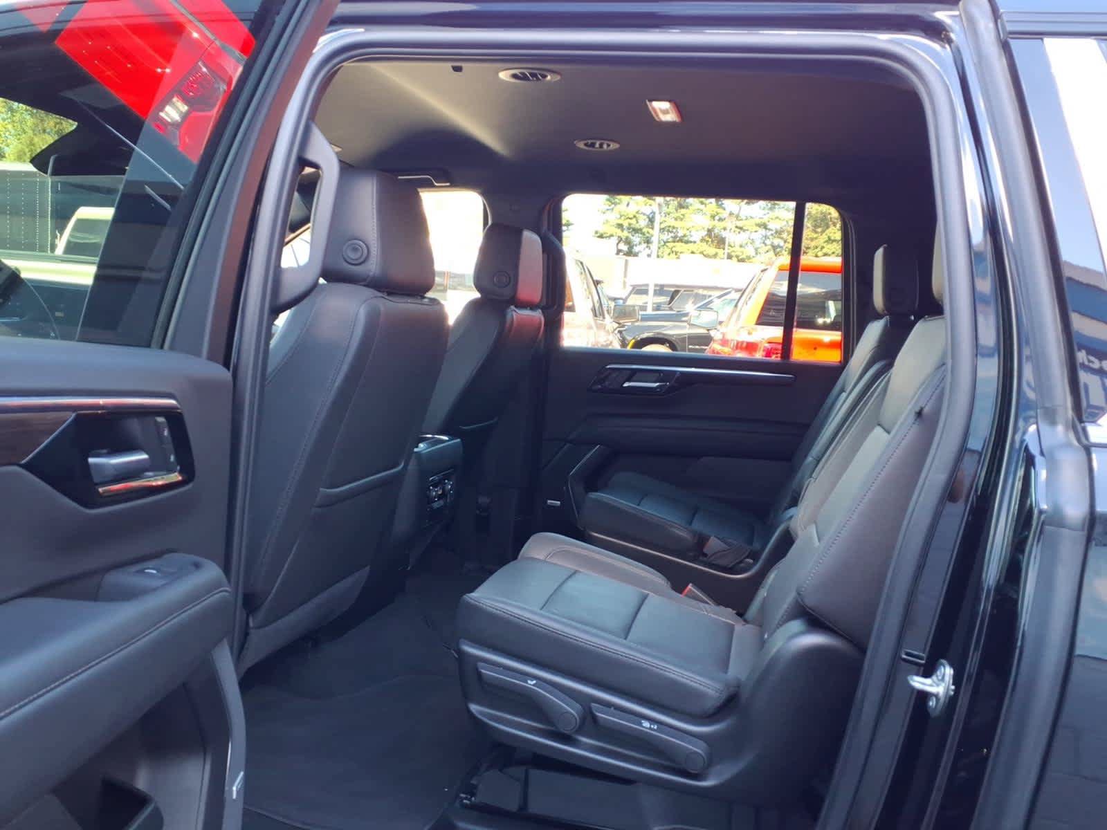 Used 2026 Chevrolet Suburban LT w/ Comfort Package AWD/4WD image 17