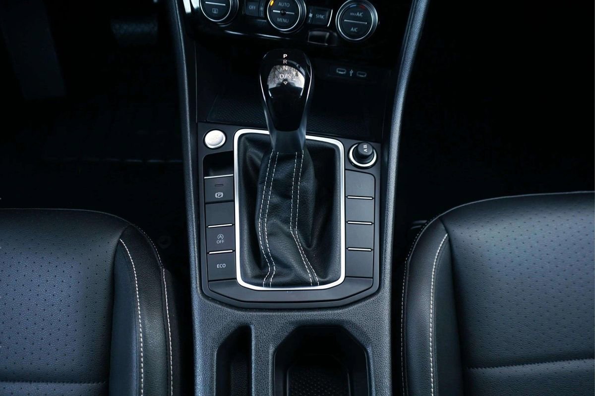 Used 2024 Volkswagen Jetta SE image 22