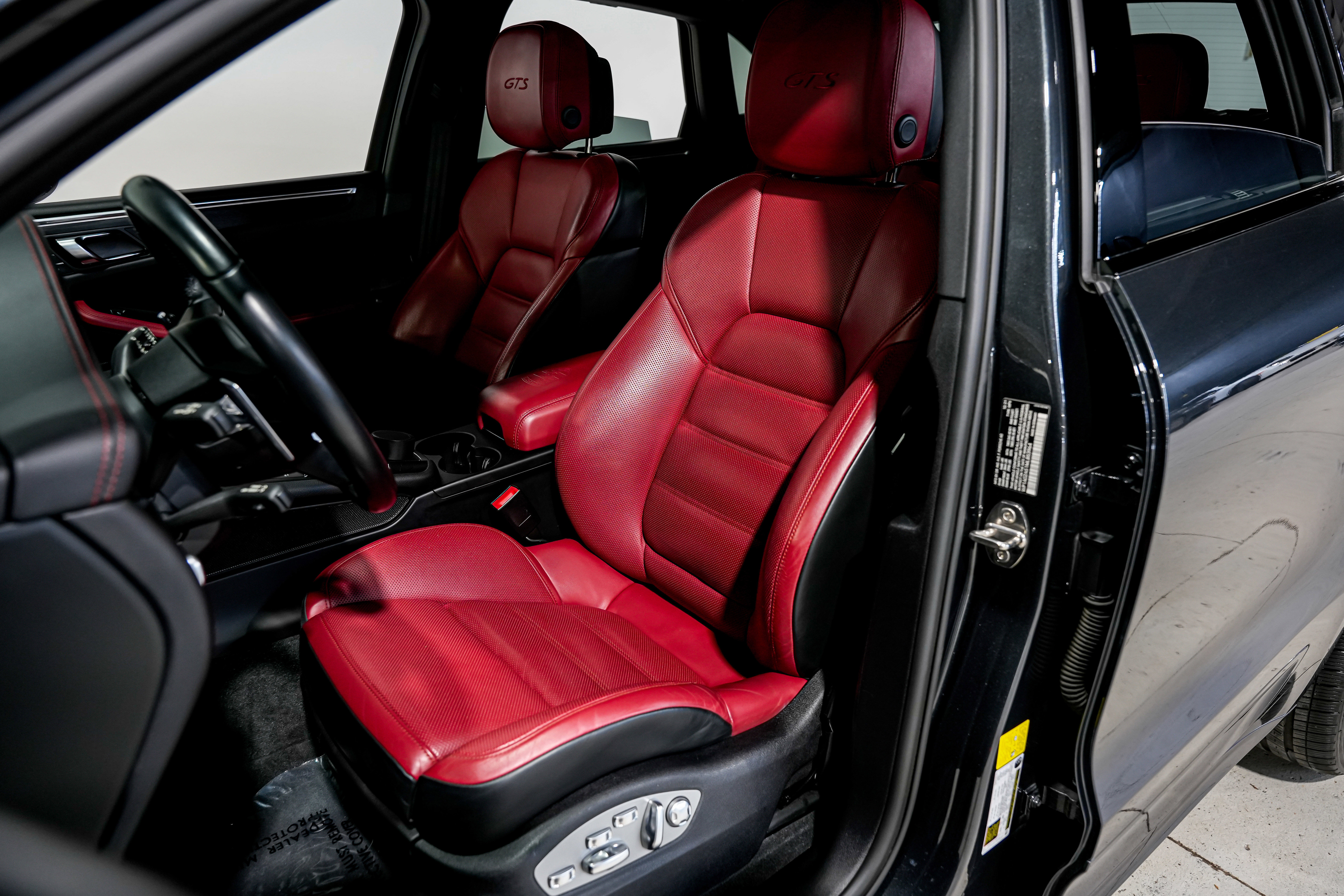 Used 2021 Porsche Macan GTS image 22