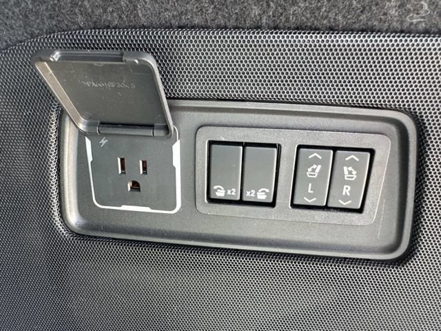 Used 2023 Cadillac Escalade ESV Sport Platinum AWD/4WD image 13