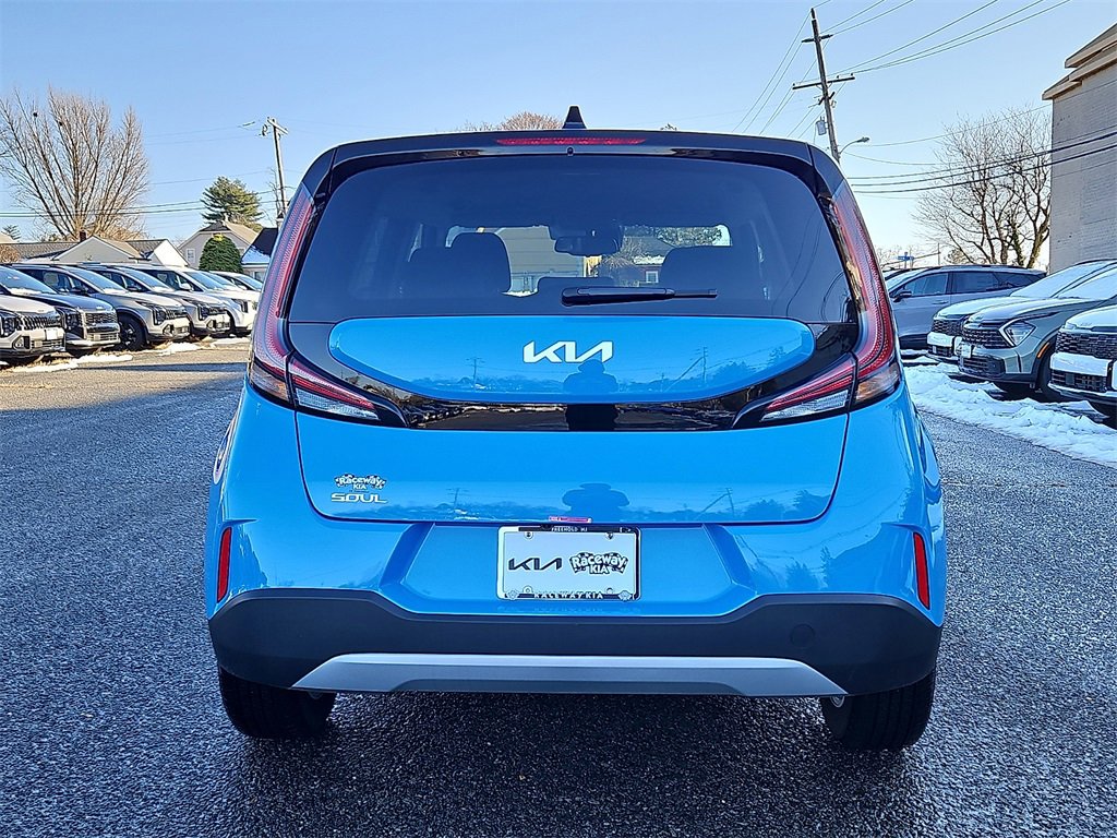 Certified 2025 Kia Soul S image 8