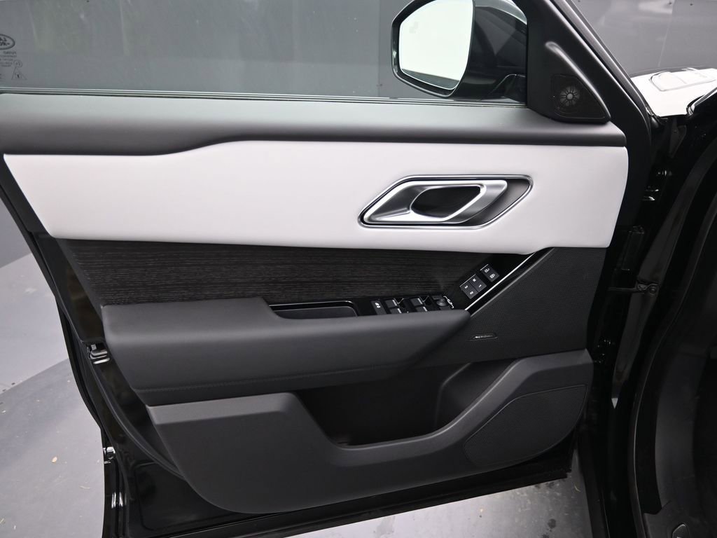 Used 2026 Land Rover Range Rover Velar Dynamic SE image 17