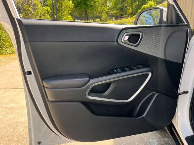 Used 2021 Kia Soul LX image 10